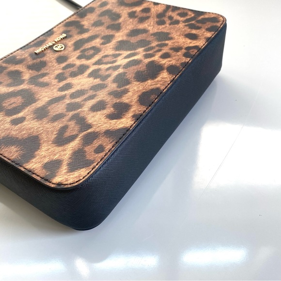 Michael Kors animal print crossbody - Picture 4 of 9